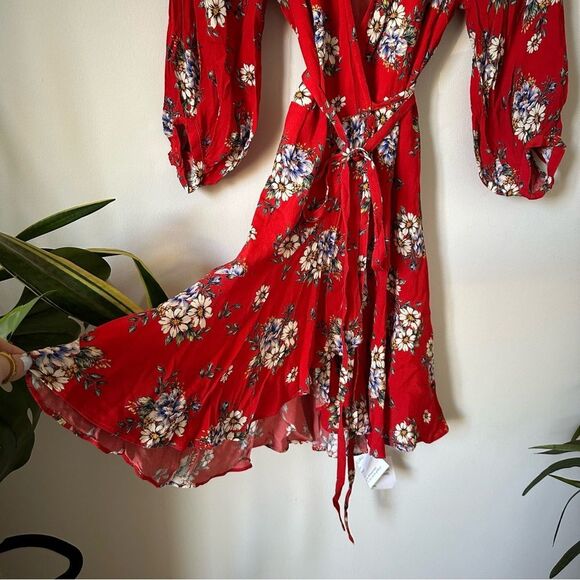 NWT Yumi Kim Red Love Wins Daisy Bouquet Red Floral Mini Wrap Dress Size XS - Picture 6 of 10